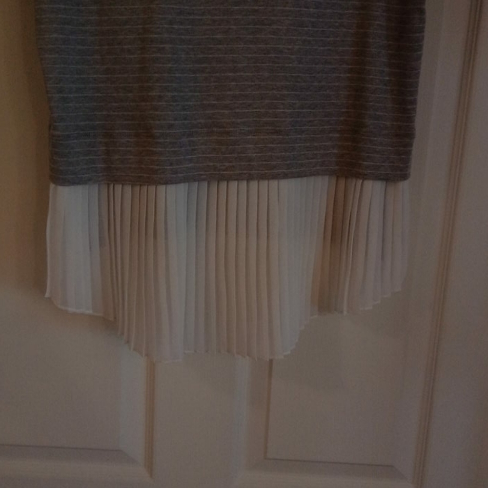 BANANA REPUBLIC RUFFLE TOP SZ M - Picture 2 of 3